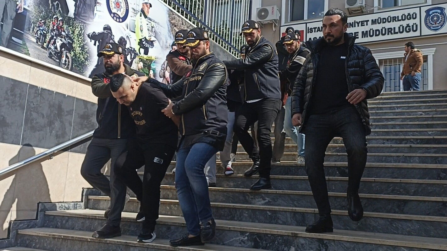 I S T A N B U L K U Y U M C U K E N T’ T E 24 M I L Y O N L I R A 1211201 360176